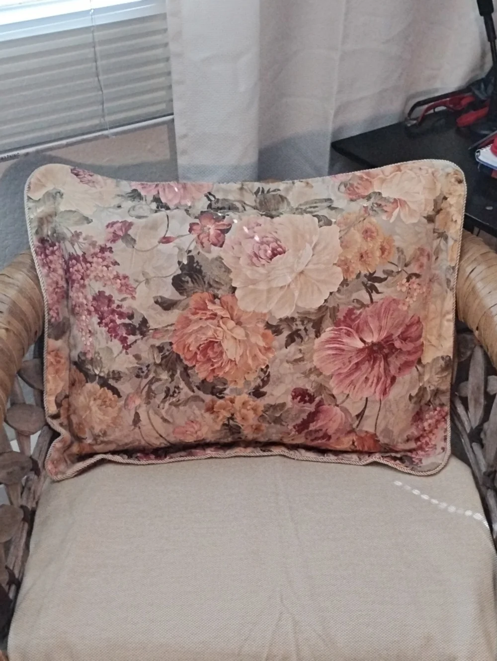 Beautiful Vintage Floral Standard Sham- Rose Pattern